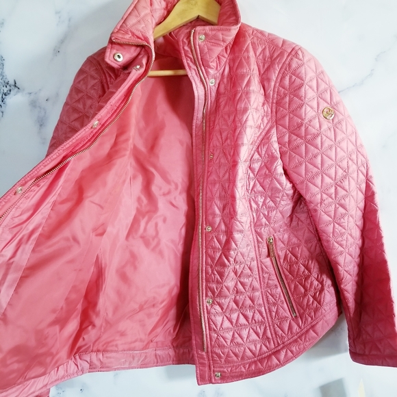 MICHAEL KORS Short Lightweight Quilted Jacket - Picture 3 of 13